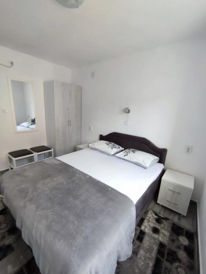 Apartment Rosic Пераст Екстериор снимка