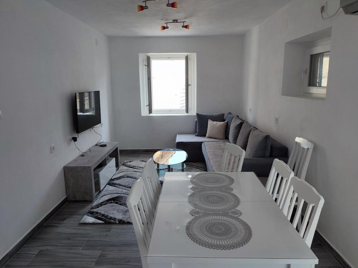 Apartment Rosic Пераст Екстериор снимка